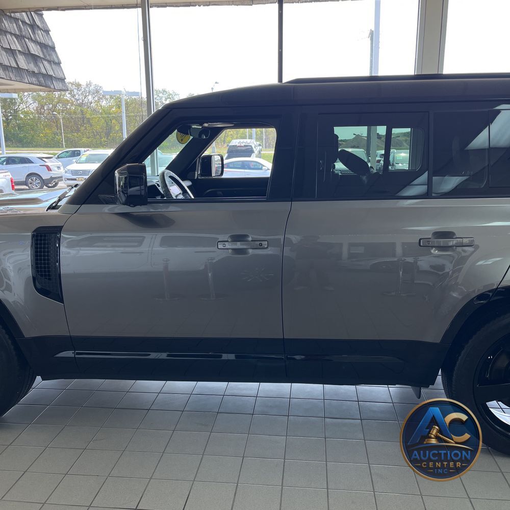 2023 Land Rover Defender 130 X-Dynamic SE