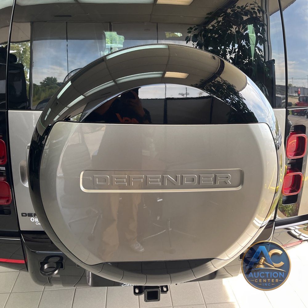 2023 Land Rover Defender 130 X-Dynamic SE