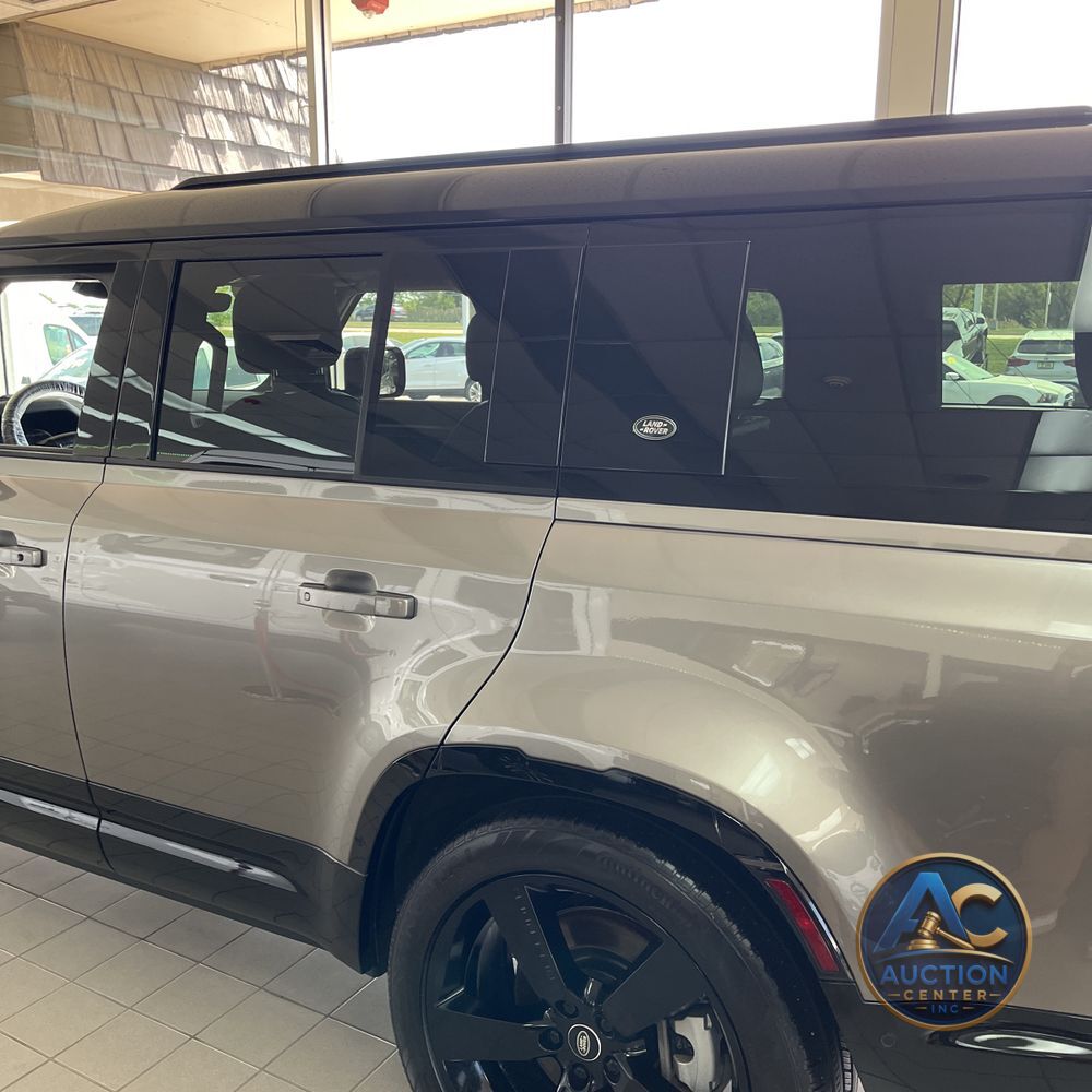 2023 Land Rover Defender 130 X-Dynamic SE