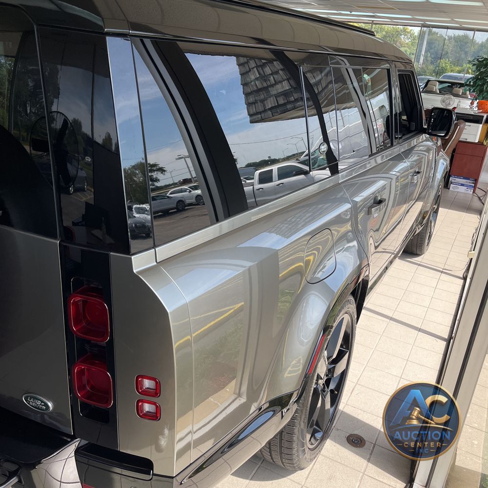 2023 Land Rover Defender 130 X-Dynamic SE