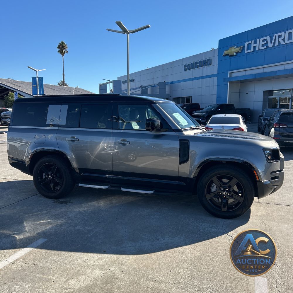 2023 Land Rover Defender 130 X-Dynamic SE