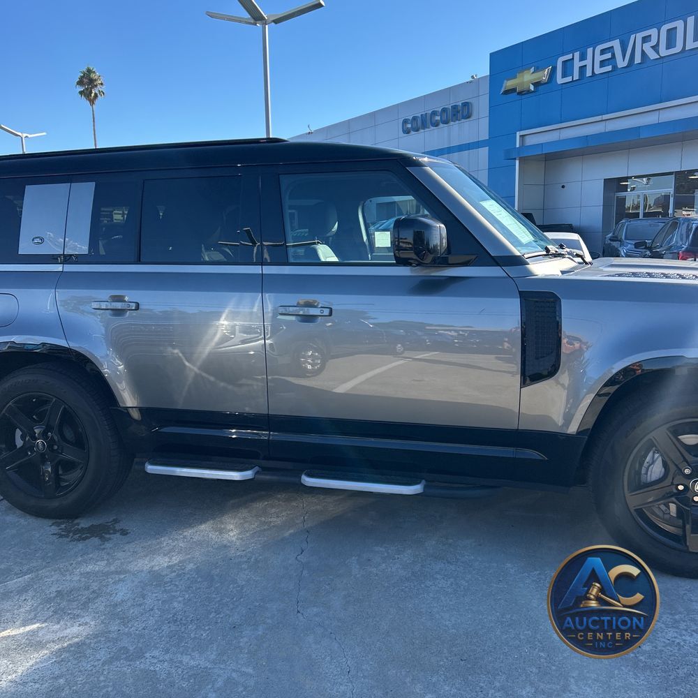 2023 Land Rover Defender 130 X-Dynamic SE