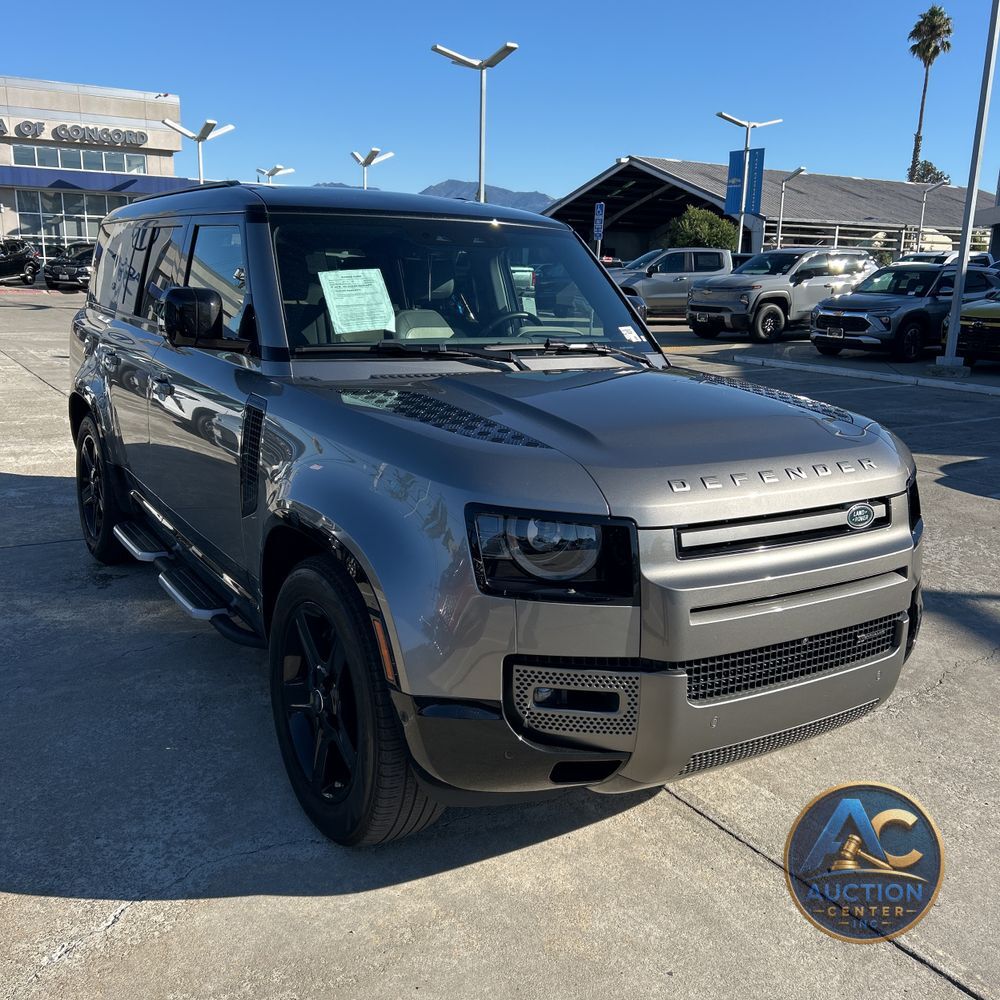2023 Land Rover Defender 130 X-Dynamic SE