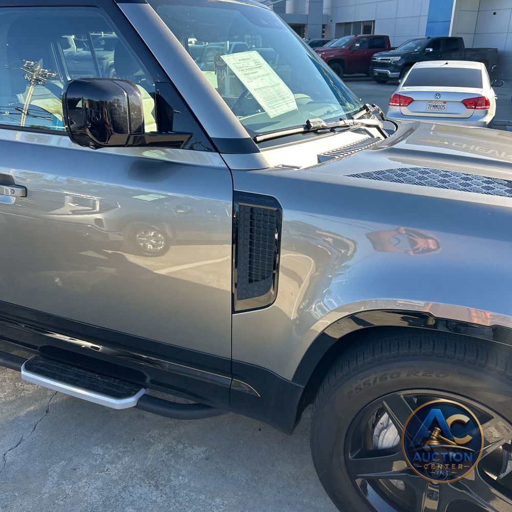 2023 Land Rover Defender 130 X-Dynamic SE