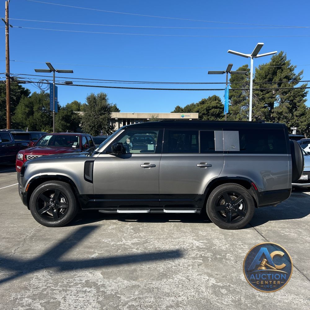 2023 Land Rover Defender 130 X-Dynamic SE