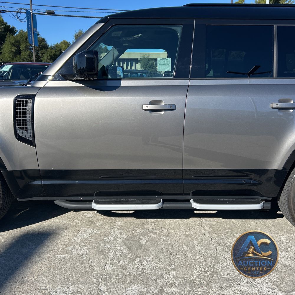 2023 Land Rover Defender 130 X-Dynamic SE