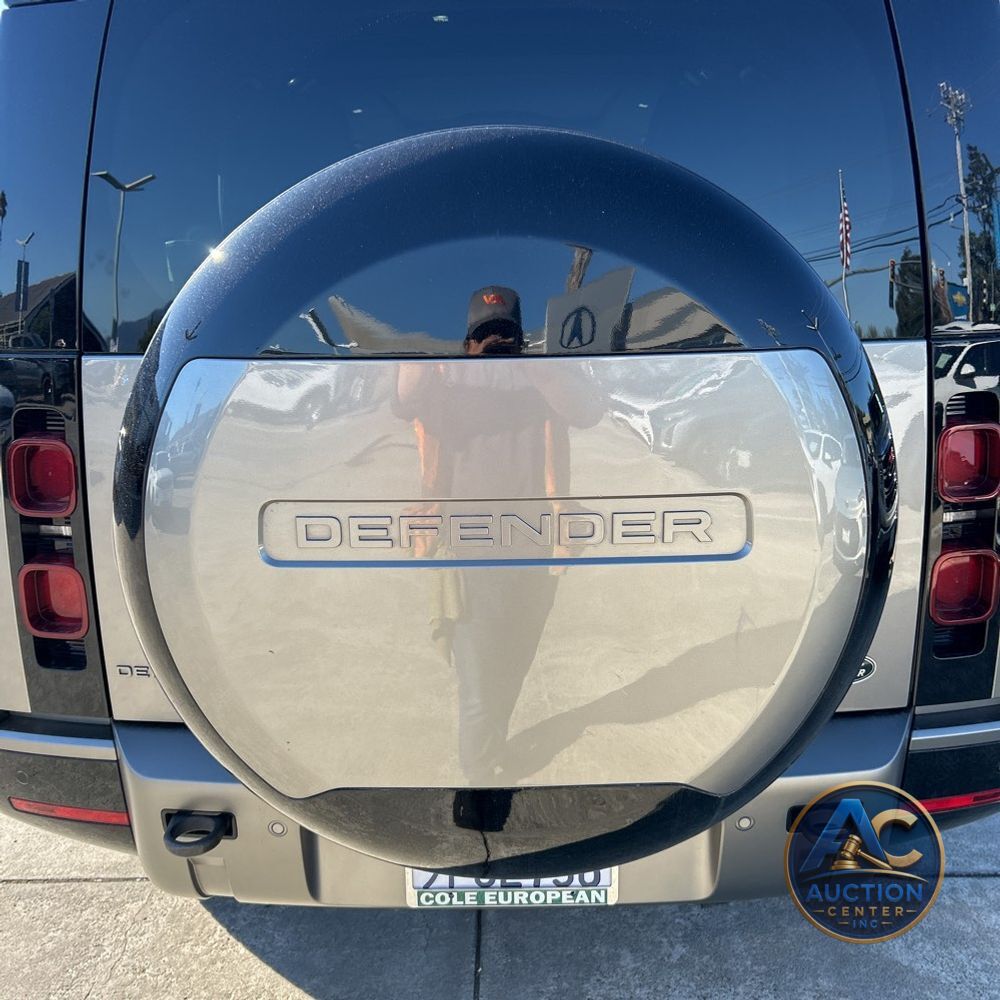 2023 Land Rover Defender 130 X-Dynamic SE