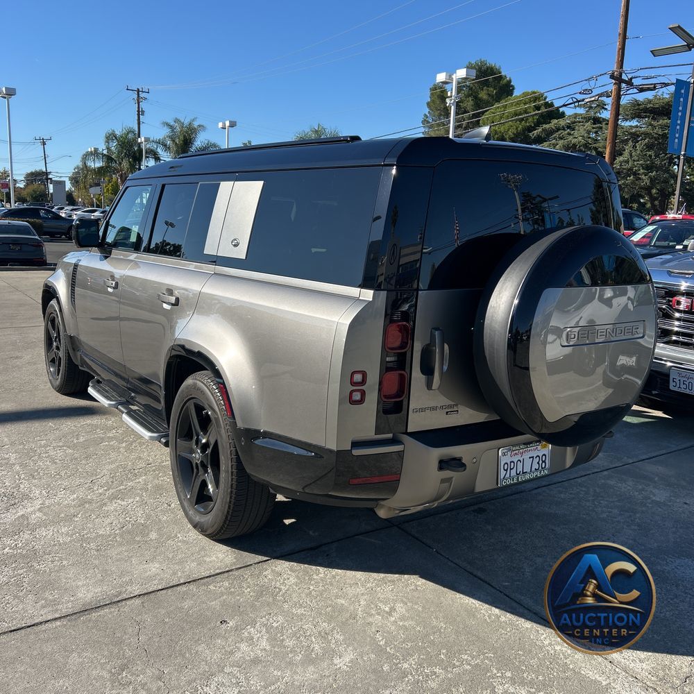 2023 Land Rover Defender 130 X-Dynamic SE