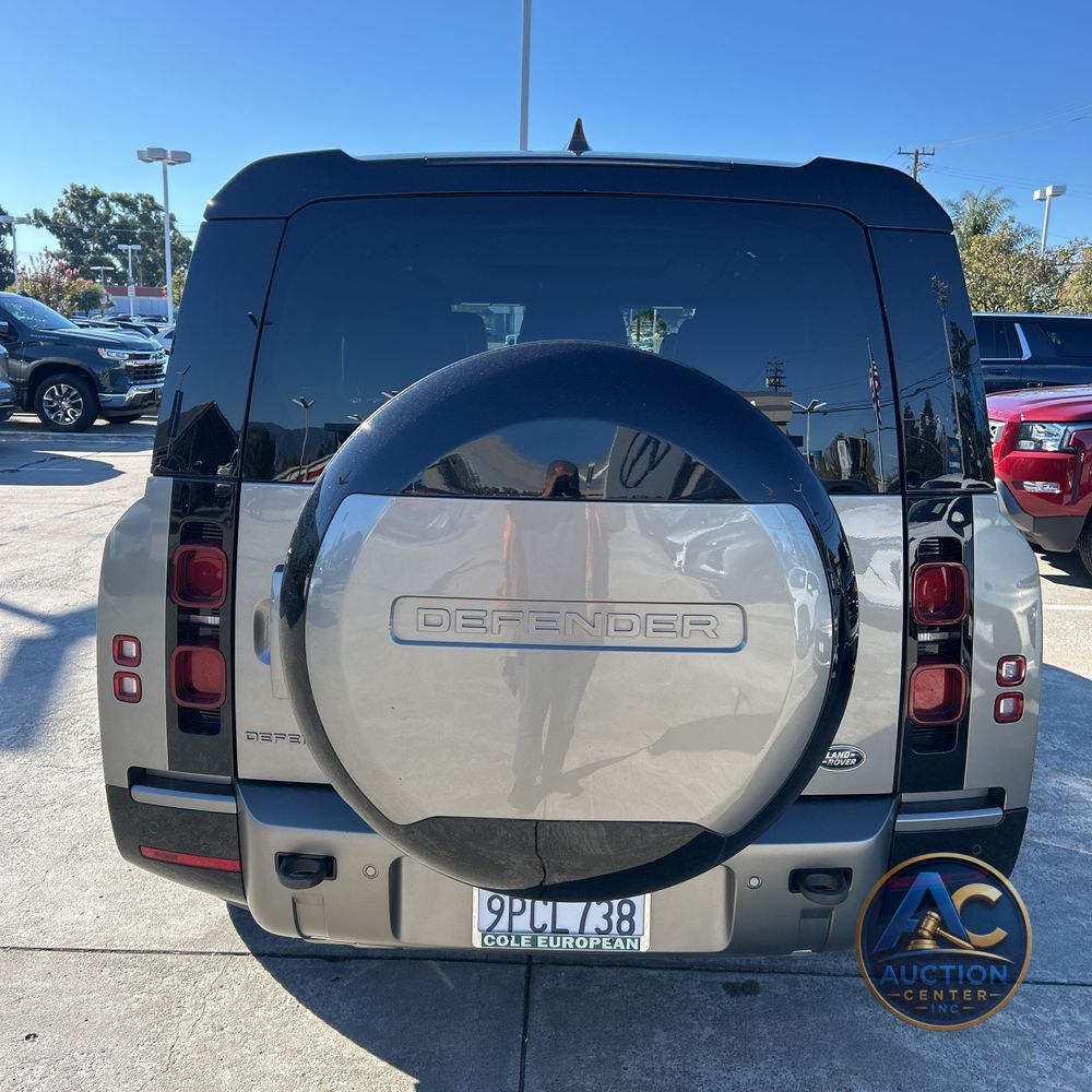 2023 Land Rover Defender 130 X-Dynamic SE