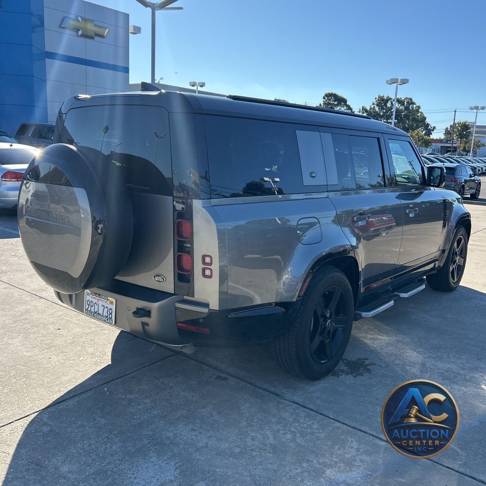 2023 Land Rover Defender 130 X-Dynamic SE