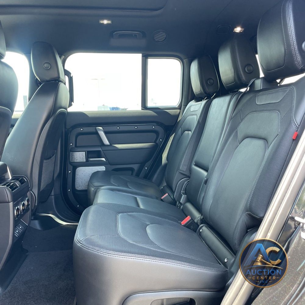 2024 Land Rover Defender 130 P400 X-Dynamic SE