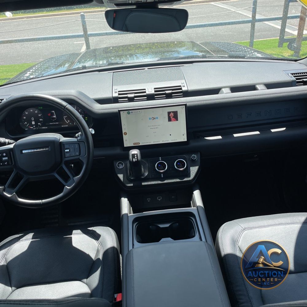 2024 Land Rover Defender 130 P400 X-Dynamic SE