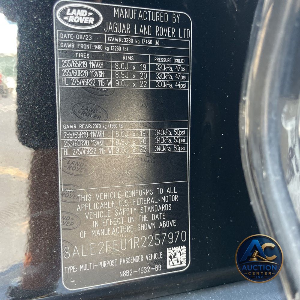 2024 Land Rover Defender 130 P400 X-Dynamic SE
