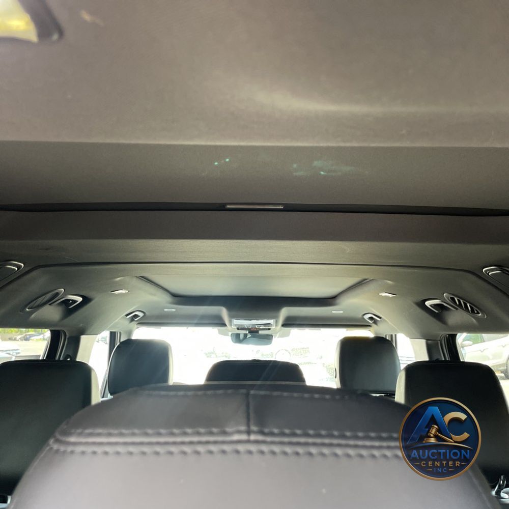 2024 Land Rover Defender 130 P400 X-Dynamic SE