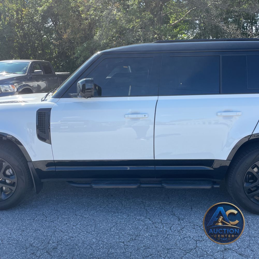 2023 Land Rover Defender 130 X-Dynamic SE