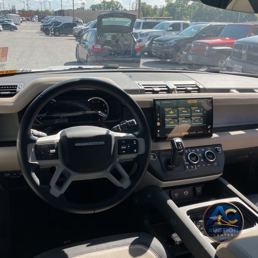 2023 Land Rover Defender 130 X-Dynamic SE