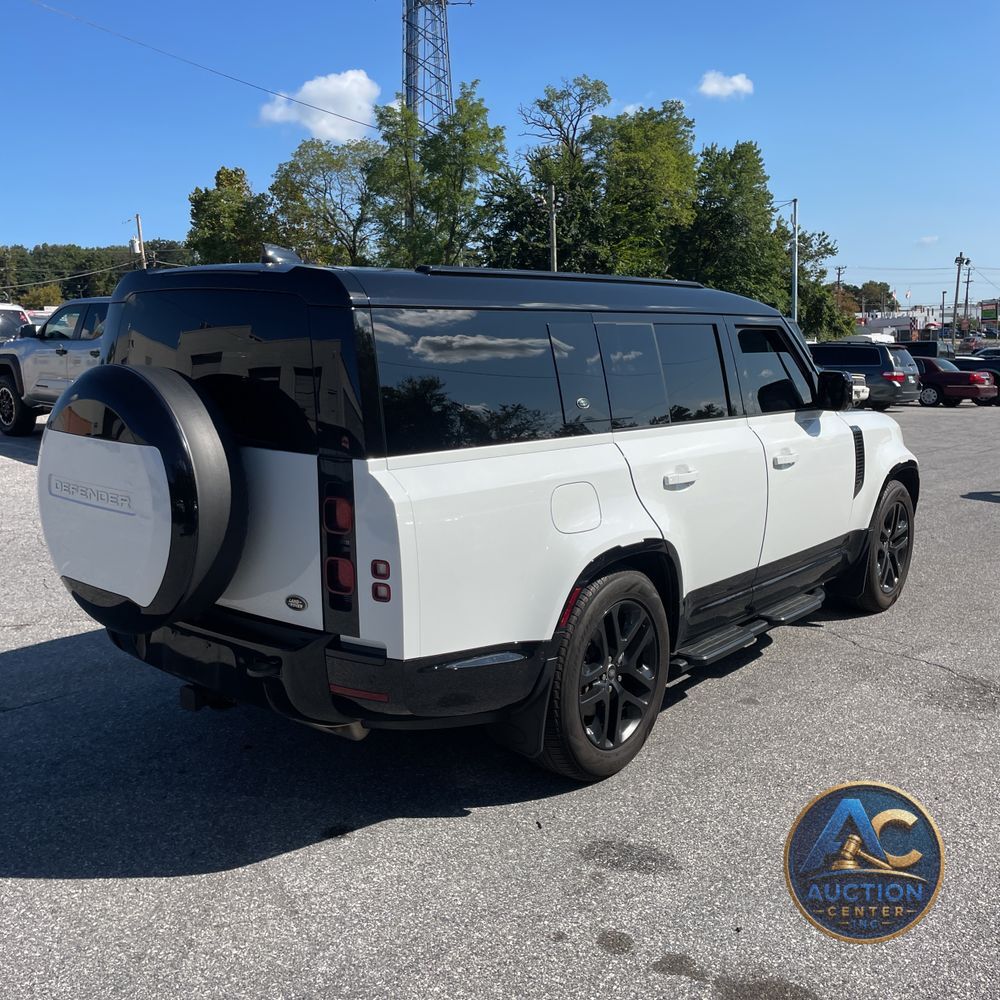 2023 Land Rover Defender 130 X-Dynamic SE