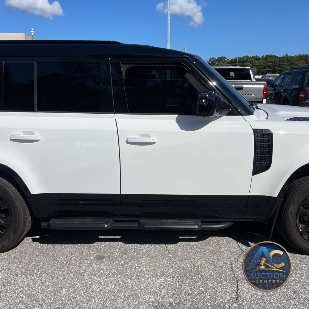 2023 Land Rover Defender 130 X-Dynamic SE