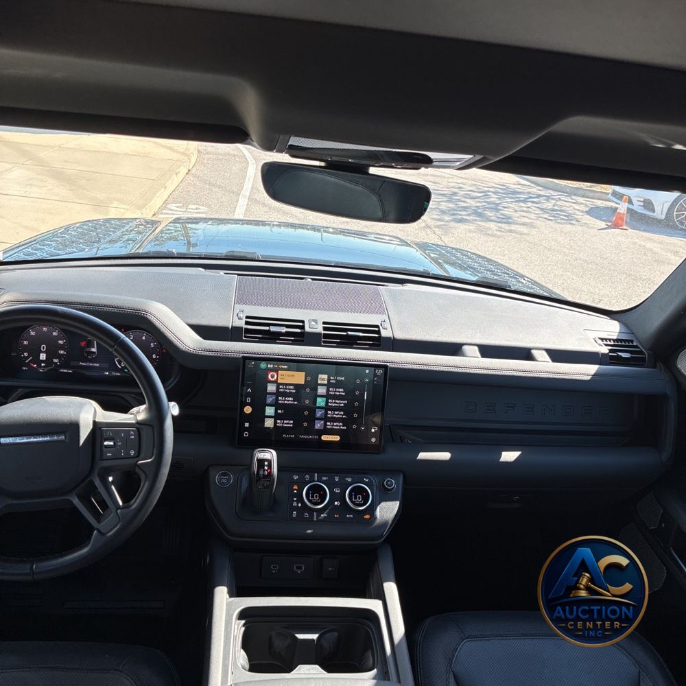 2024 Land Rover Defender 130 X-Dyn SE P400