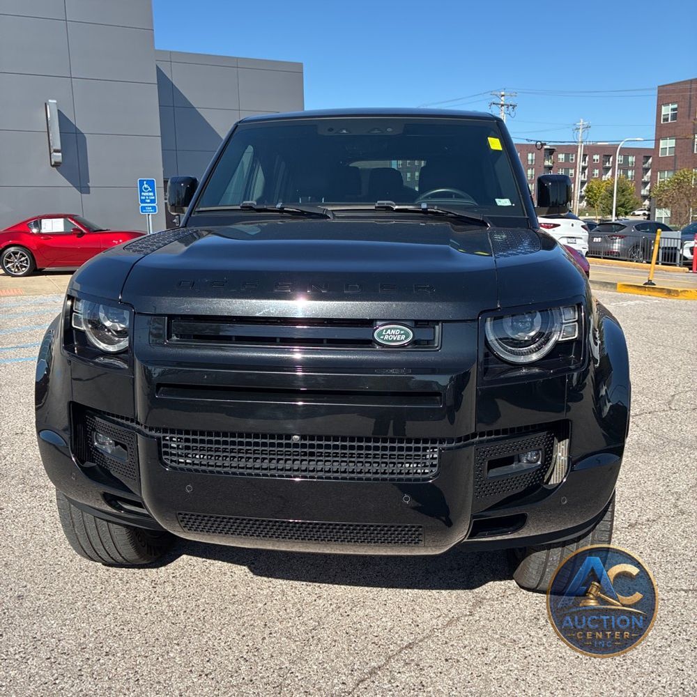 2024 Land Rover Defender 130 X-Dyn SE P400