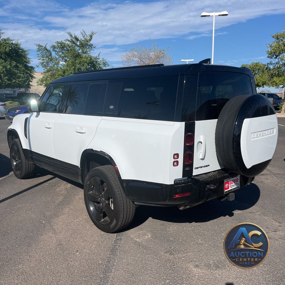 2024 Land Rover Defender 130 X-Dyn SE P400
