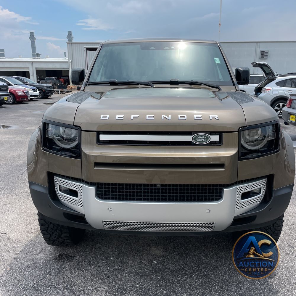 2024 Land Rover Defender 110 S P400
