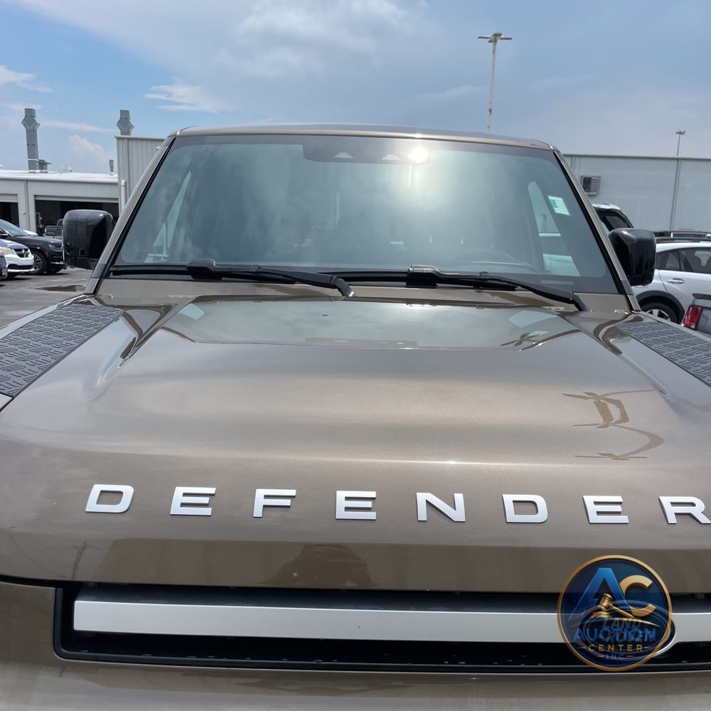 2024 Land Rover Defender 110 S P400