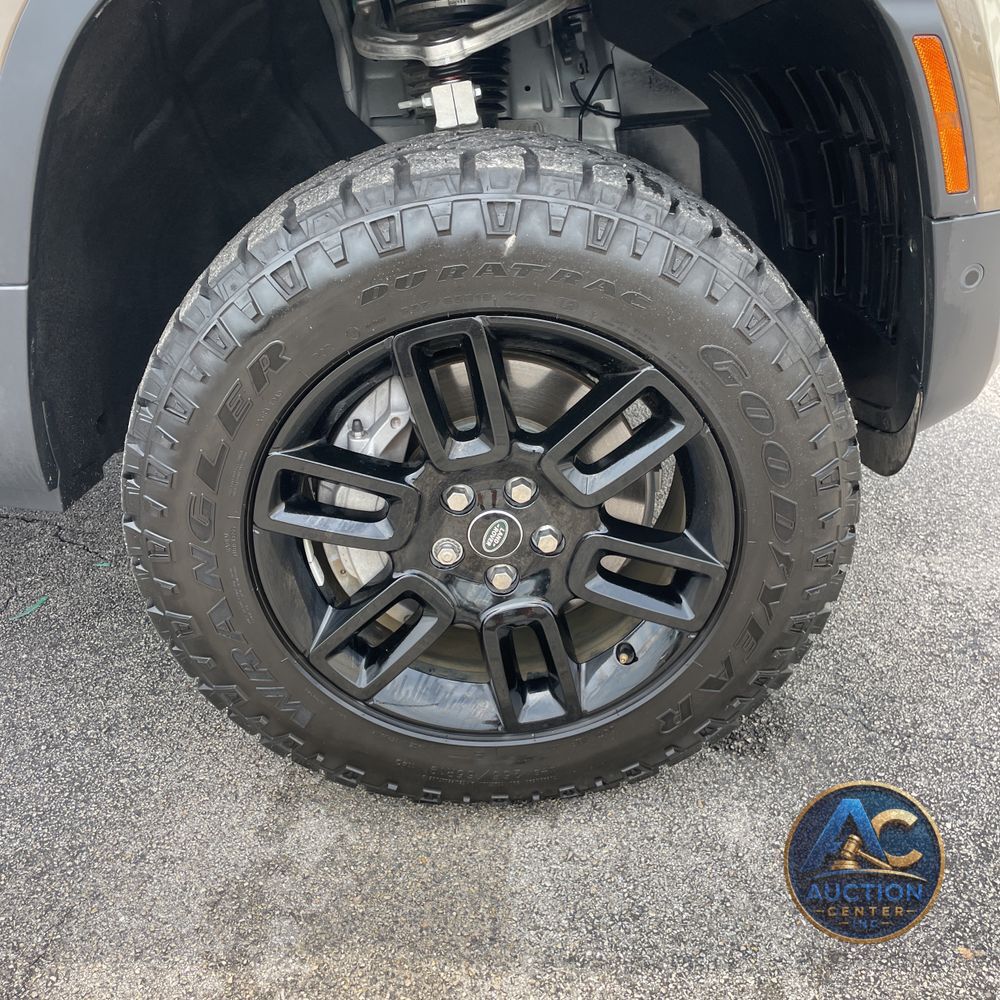 2024 Land Rover Defender 110 S P400