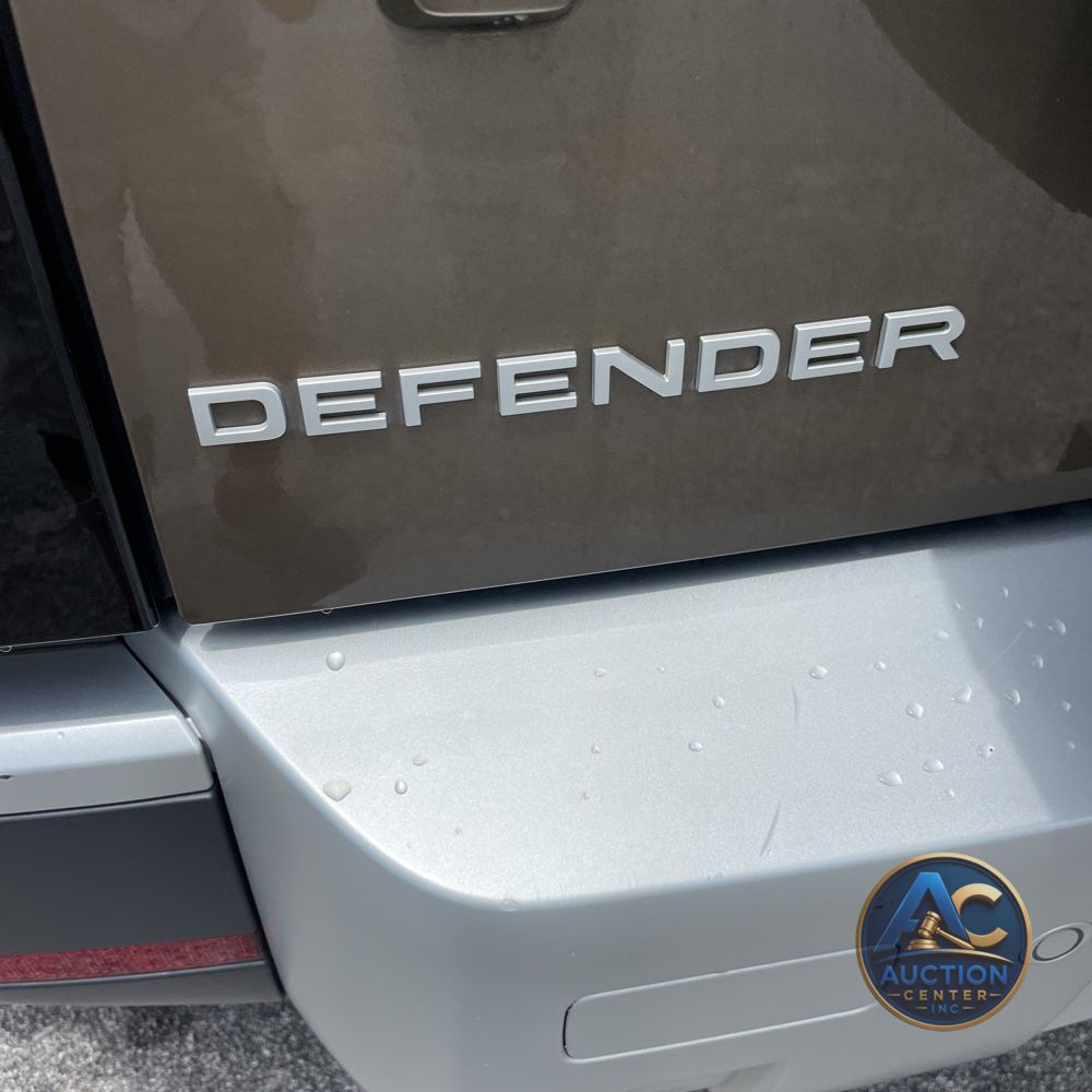 2024 Land Rover Defender 110 S P400