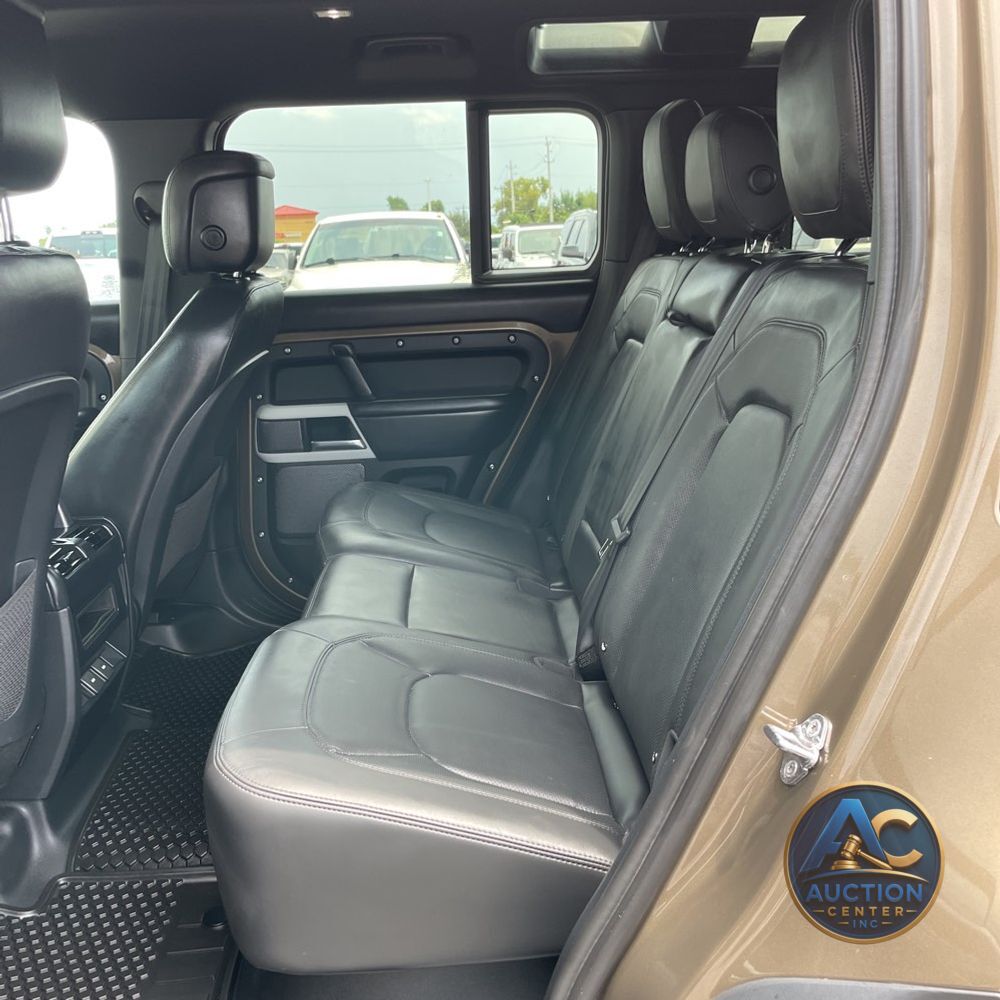 2024 Land Rover Defender 110 S P400