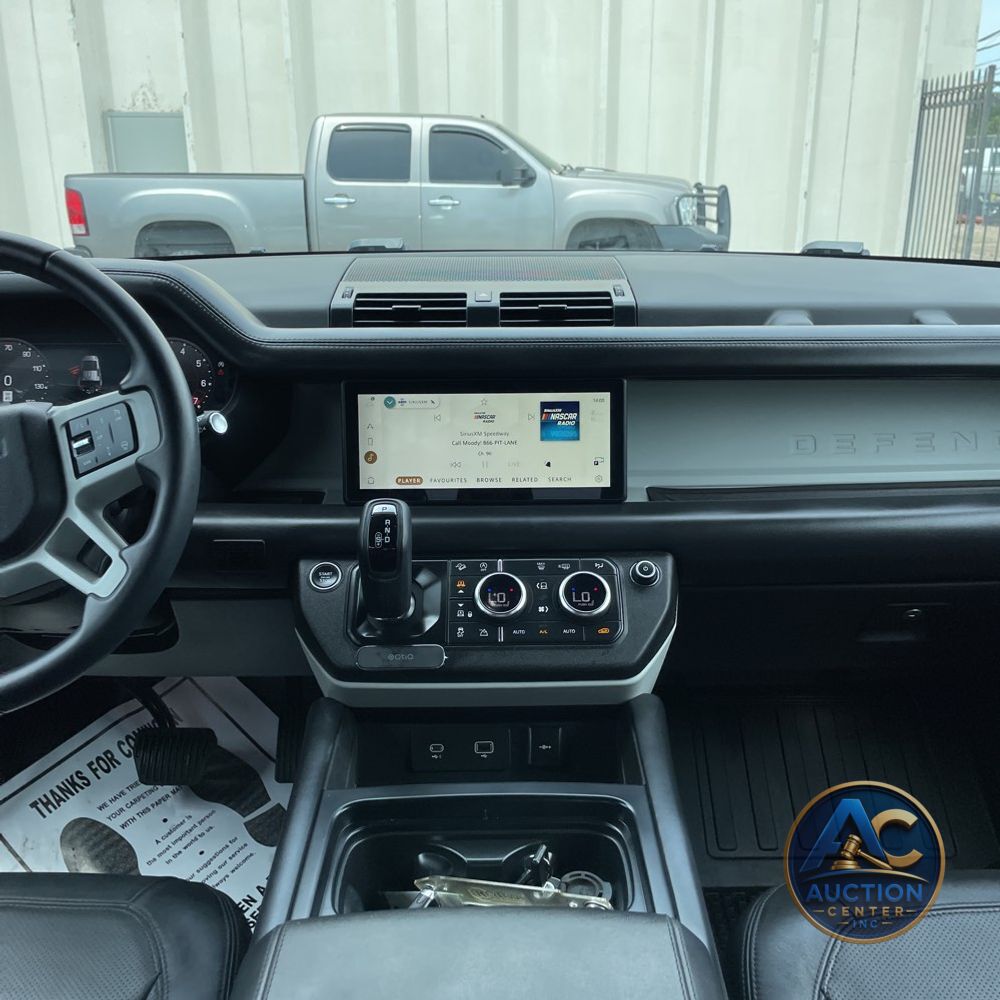 2024 Land Rover Defender 110 S P400