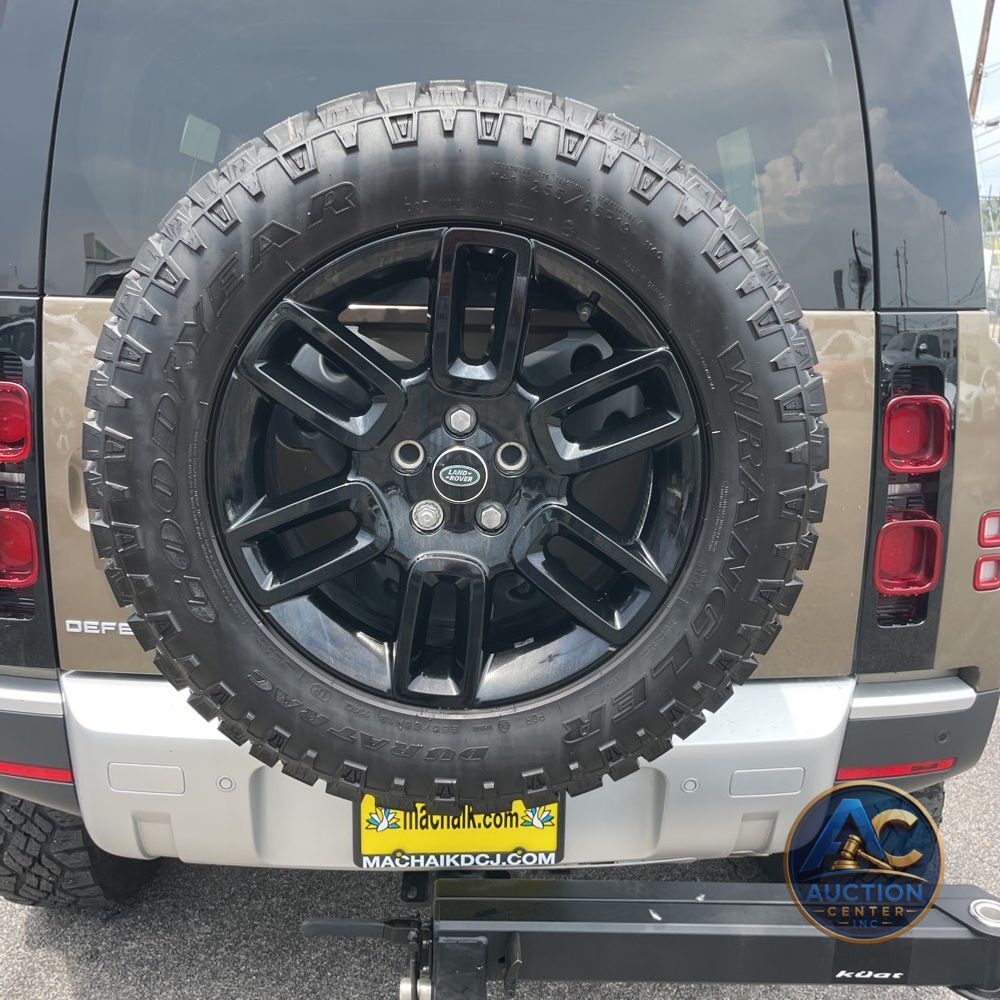 2024 Land Rover Defender 110 S P400