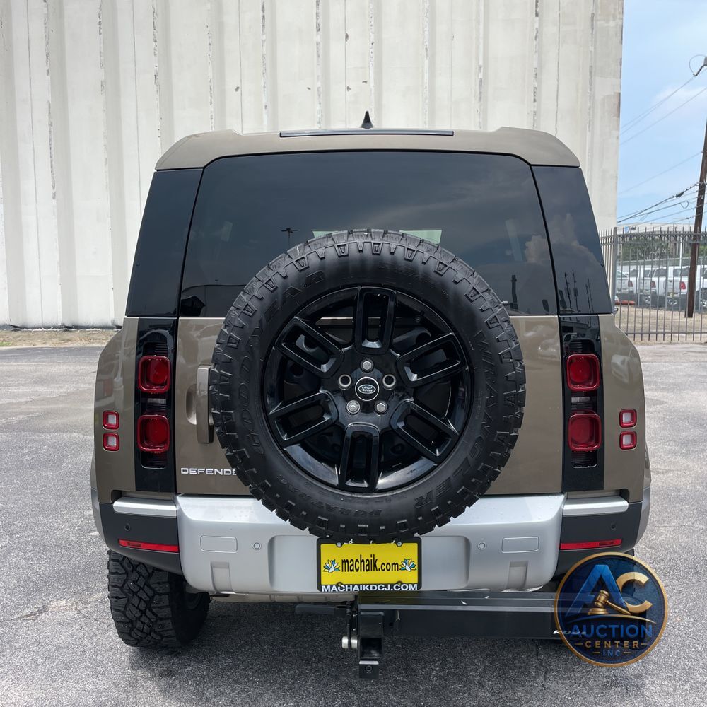 2024 Land Rover Defender 110 S P400