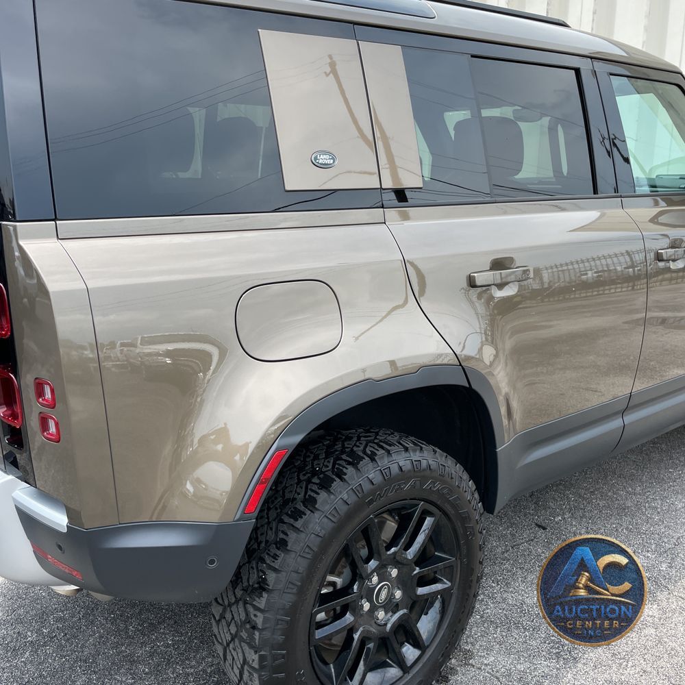 2024 Land Rover Defender 110 S P400