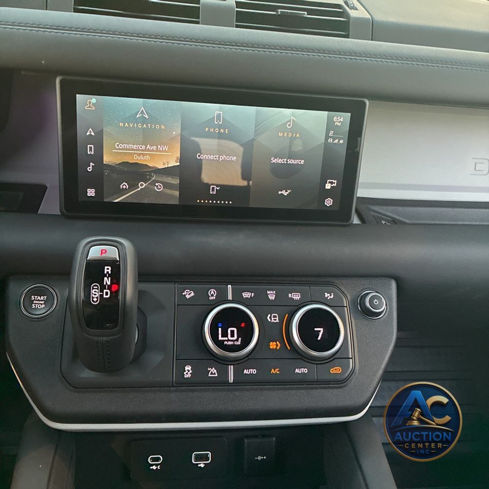 2024 Land Rover Defender 110 S P400
