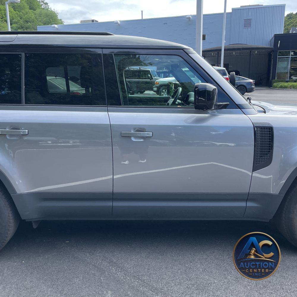 2024 Land Rover Defender 110 S P300