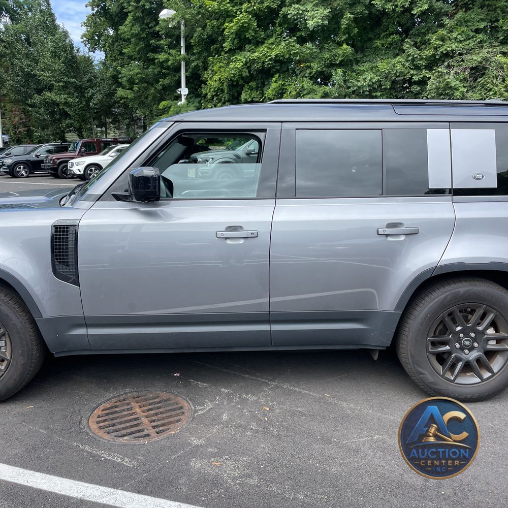 2024 Land Rover Defender 110 S P300