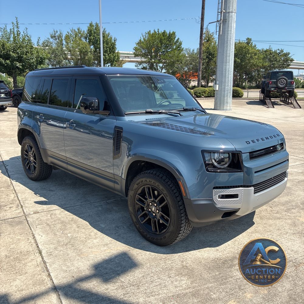 2024 Land Rover Defender 110 S P300