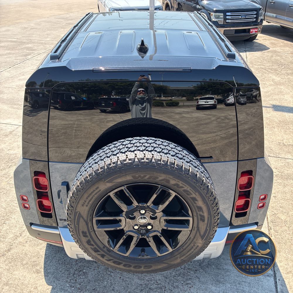 2024 Land Rover Defender 110 S P300