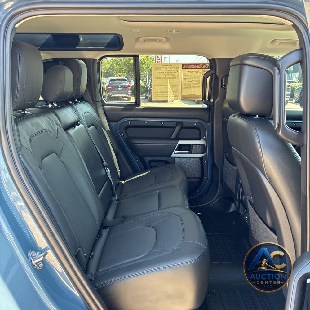 2024 Land Rover Defender 110 S P300