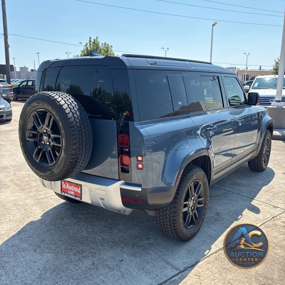 2024 Land Rover Defender 110 S P300