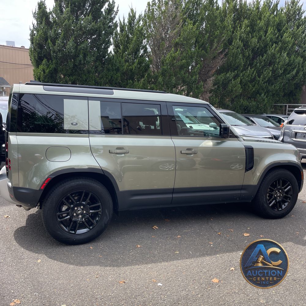 2024 Land Rover Defender 110 S P300