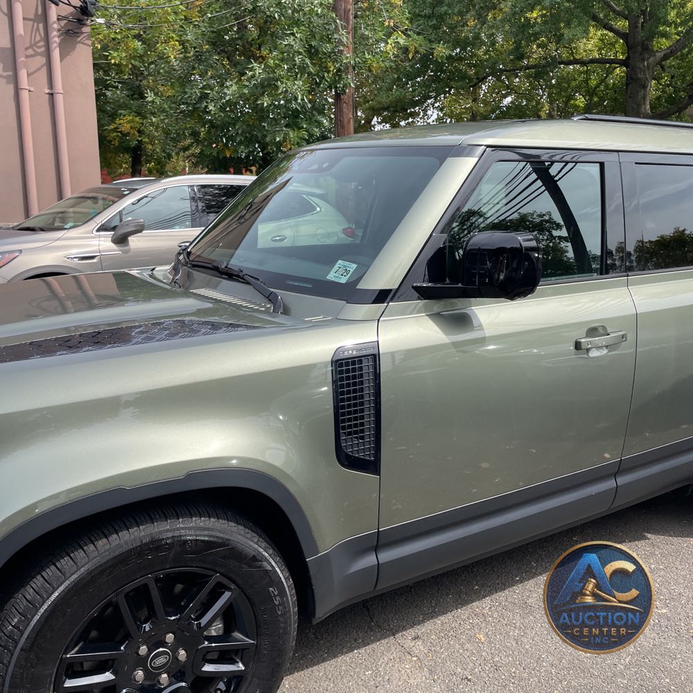 2024 Land Rover Defender 110 S P300