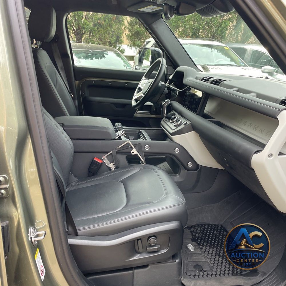 2024 Land Rover Defender 110 S P300