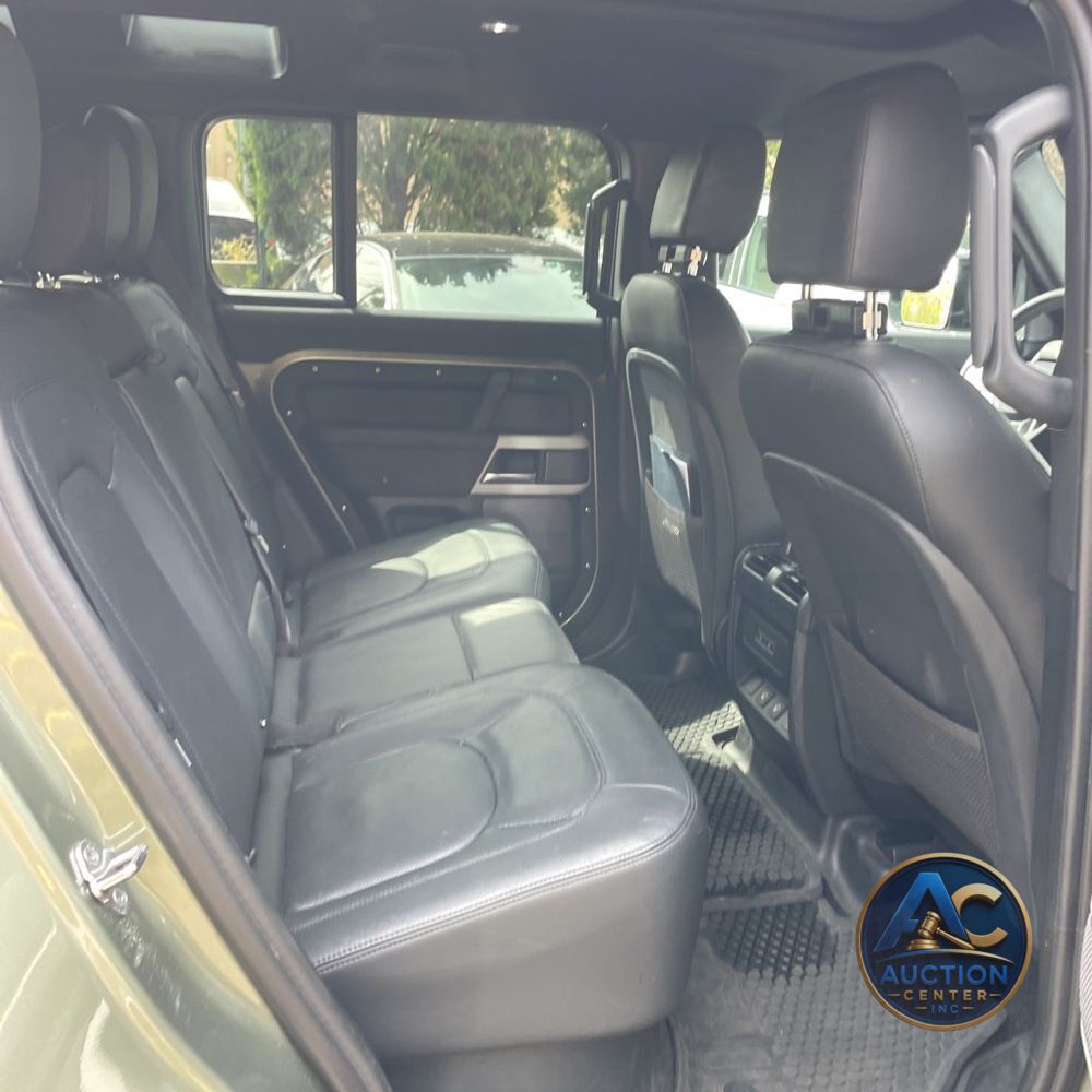 2024 Land Rover Defender 110 S P300