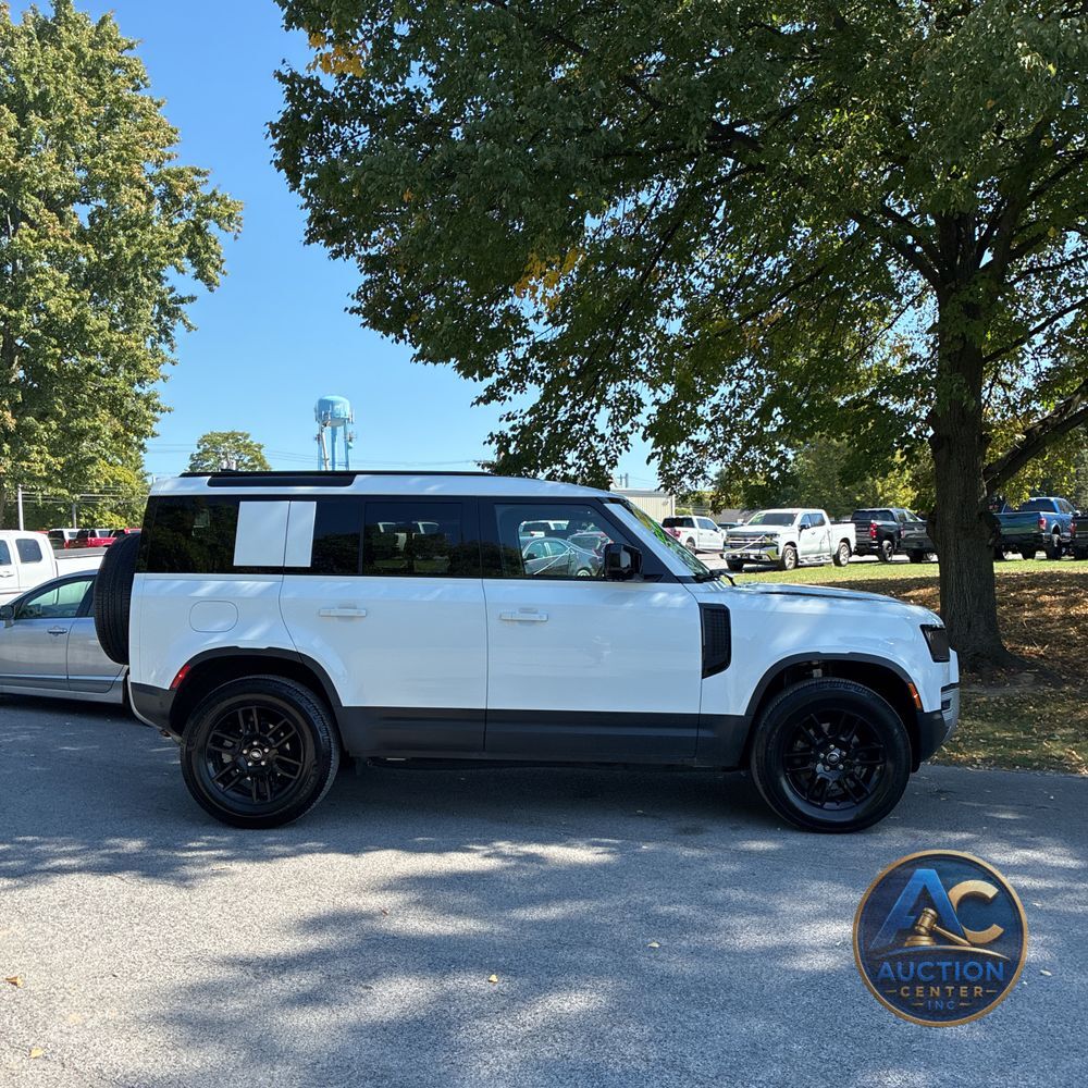 2025 Land Rover Defender 110 S P300