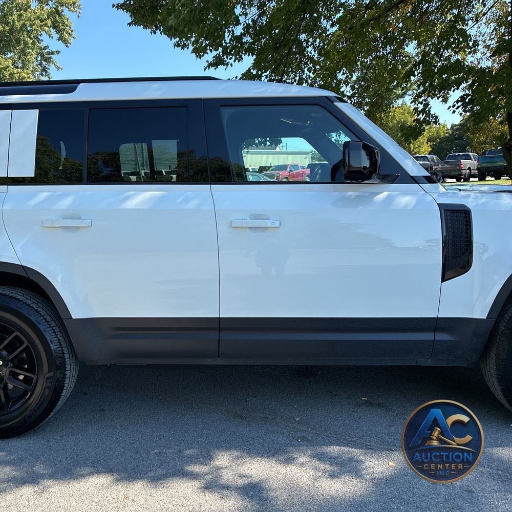 2025 Land Rover Defender 110 S P300