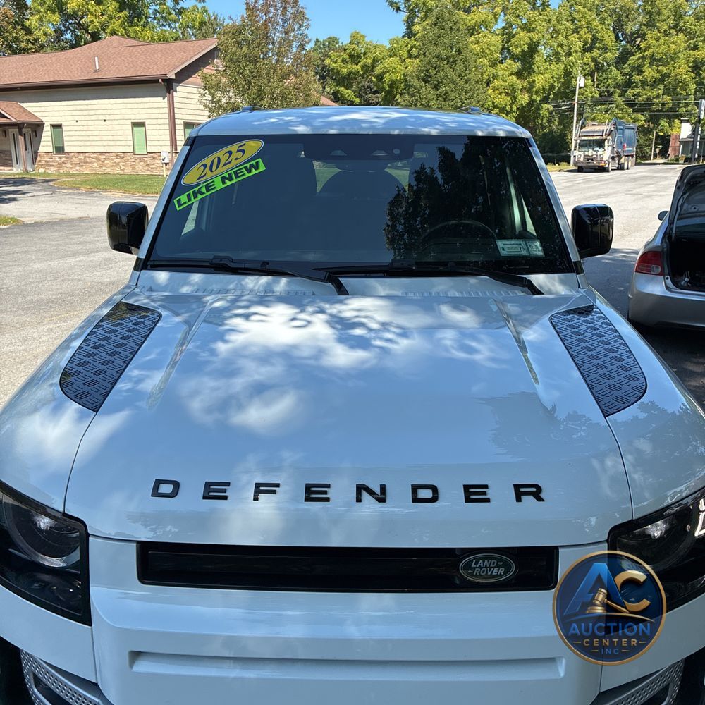 2025 Land Rover Defender 110 S P300