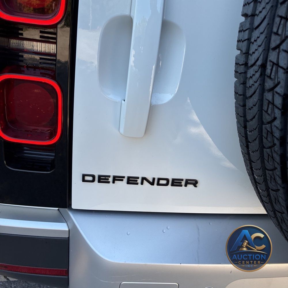 2025 Land Rover Defender 110 S P300