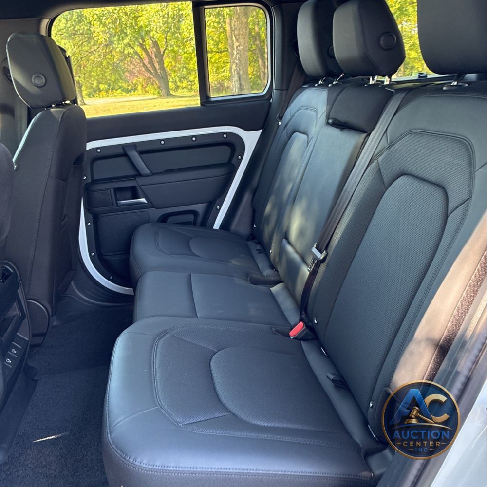 2025 Land Rover Defender 110 S P300